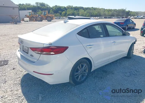 2017 Hyundai Elantra Se z USA, uszkodzony, nr VIN 5NPD84LF2HH171221